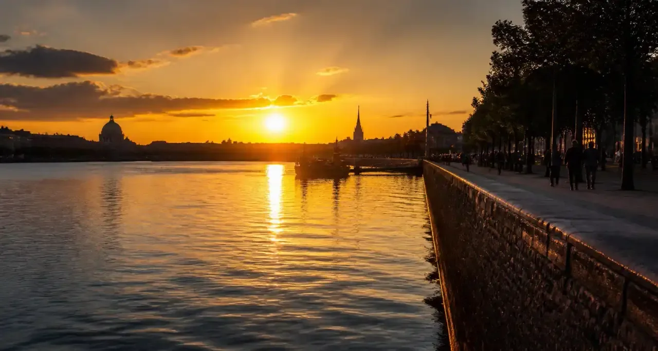 Bords de Loire à Nantes, au coucher du soleil