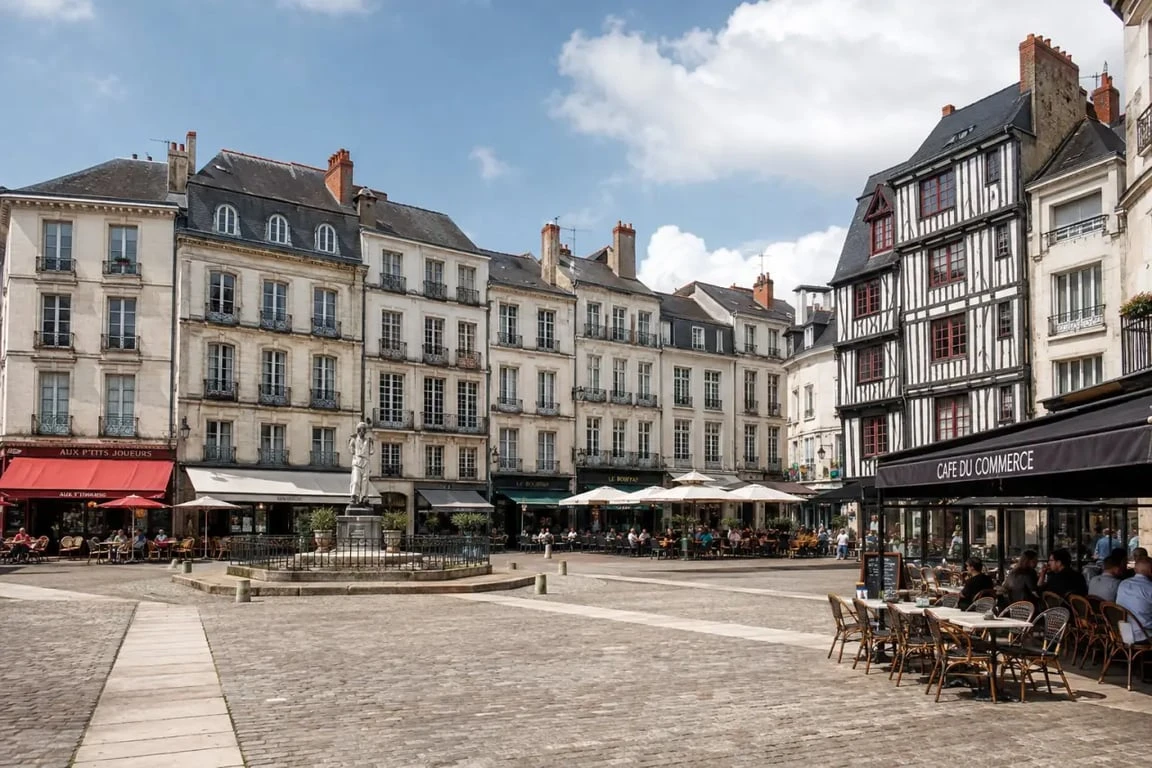 Nantes place du Bouffay, place pavée et piétonne au cœur du centre historique