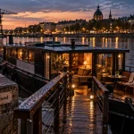 Péniche week end Nantes amarrée à quai sur l’Erdre
