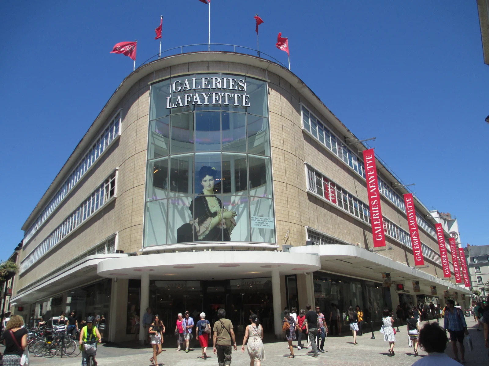 Le bâtiment du grand magasin, ancien Decré, dans le centre de Nantes